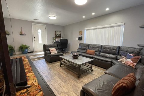 Villa ou maison à louer à Tampa, Floride: 3 chambres, 121.7 m2 № 2437294 - photo 2