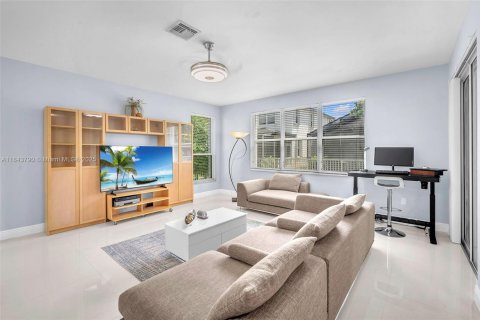 House in Miramar, Florida 5 bedrooms, 306.21 sq.m. № 1839274 - photo 15