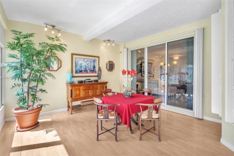 House in Miramar, Florida 5 bedrooms, 306.21 sq.m. № 1839274 - photo 20