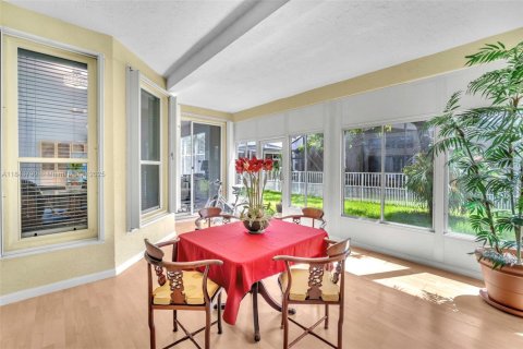 House in Miramar, Florida 5 bedrooms, 306.21 sq.m. № 1839274 - photo 21