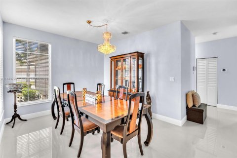House in Miramar, Florida 5 bedrooms, 306.21 sq.m. № 1839274 - photo 7