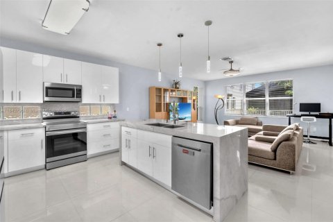 House in Miramar, Florida 5 bedrooms, 306.21 sq.m. № 1839274 - photo 8