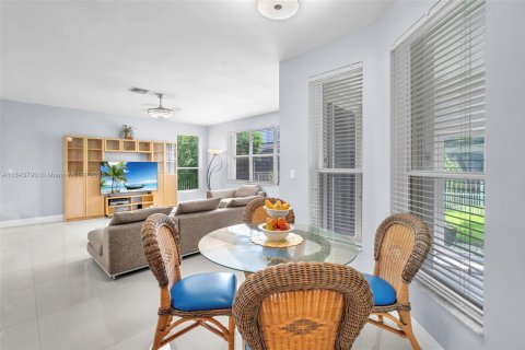 House in Miramar, Florida 5 bedrooms, 306.21 sq.m. № 1839274 - photo 17