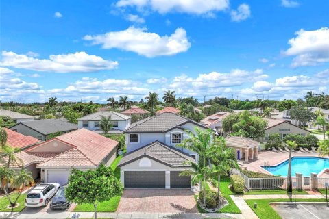 House in Miramar, Florida 5 bedrooms, 306.21 sq.m. № 1839274 - photo 1
