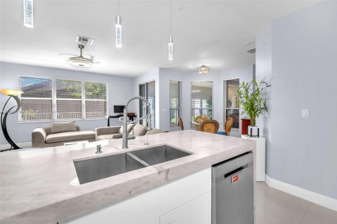 House in Miramar, Florida 5 bedrooms, 306.21 sq.m. № 1839274 - photo 10
