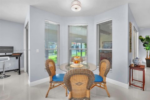House in Miramar, Florida 5 bedrooms, 306.21 sq.m. № 1839274 - photo 18