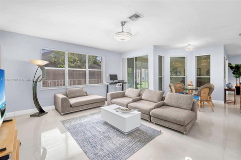 House in Miramar, Florida 5 bedrooms, 306.21 sq.m. № 1839274 - photo 16