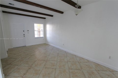 Снять в аренду таунхаус в Катлер-Бей, Флорида 3 спальни, 131.55м2, № 2005677 - фото 4