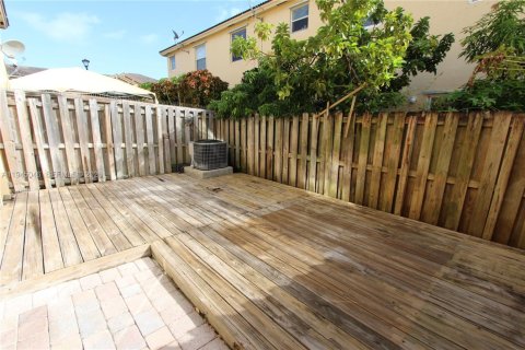 Снять в аренду таунхаус в Катлер-Бей, Флорида 3 спальни, 131.55м2, № 2005677 - фото 8