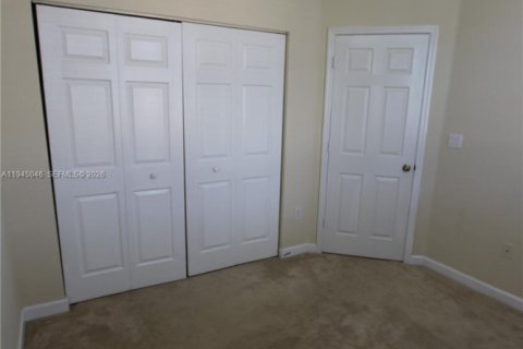 Снять в аренду таунхаус в Катлер-Бей, Флорида 3 спальни, 131.55м2, № 2005677 - фото 12