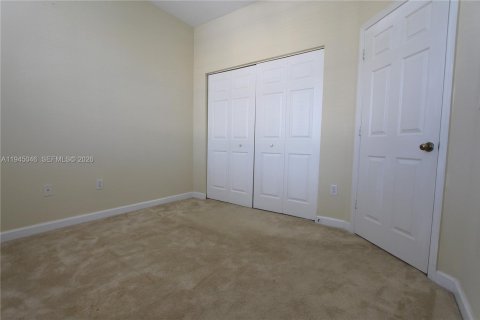 Снять в аренду таунхаус в Катлер-Бей, Флорида 3 спальни, 131.55м2, № 2005677 - фото 13