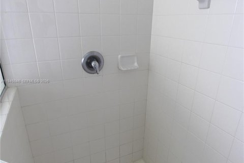 Снять в аренду таунхаус в Катлер-Бей, Флорида 3 спальни, 131.55м2, № 2005677 - фото 22