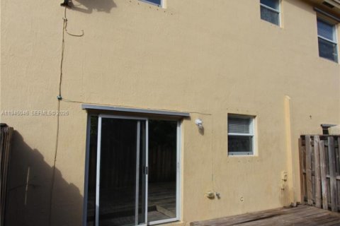 Снять в аренду таунхаус в Катлер-Бей, Флорида 3 спальни, 131.55м2, № 2005677 - фото 10