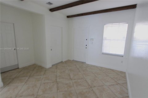 Снять в аренду таунхаус в Катлер-Бей, Флорида 3 спальни, 131.55м2, № 2005677 - фото 6