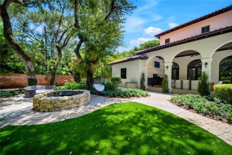 House in Miami, Florida 7 bedrooms, 622.63 sq.m. № 1989327 - photo 12