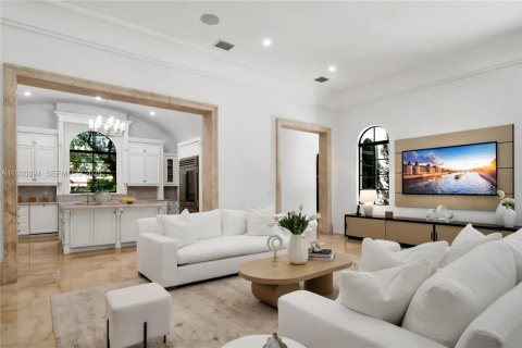 House in Miami, Florida 7 bedrooms, 622.63 sq.m. № 1989327 - photo 28