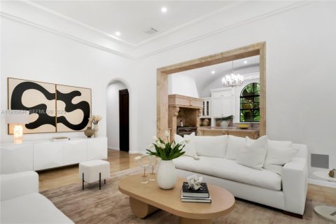 House in Miami, Florida 7 bedrooms, 622.63 sq.m. № 1989327 - photo 30