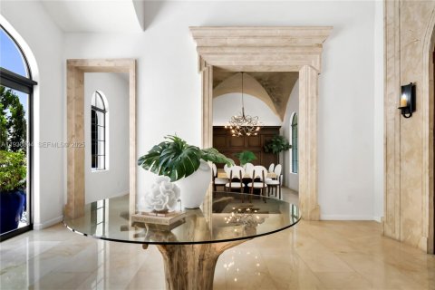 House in Miami, Florida 7 bedrooms, 622.63 sq.m. № 1989327 - photo 20