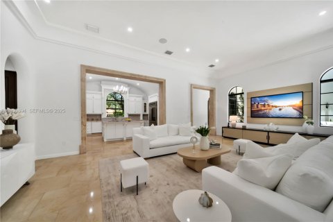 House in Miami, Florida 7 bedrooms, 622.63 sq.m. № 1989327 - photo 27