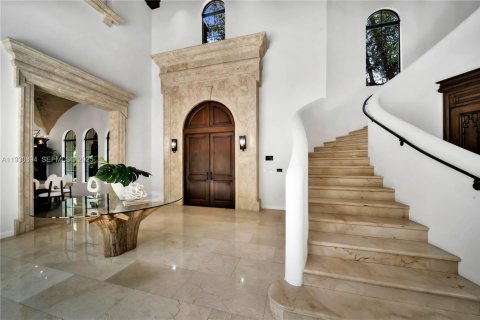 House in Miami, Florida 7 bedrooms, 622.63 sq.m. № 1989327 - photo 17