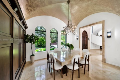 House in Miami, Florida 7 bedrooms, 622.63 sq.m. № 1989327 - photo 22