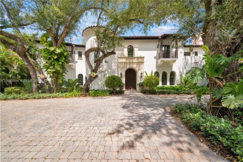 House in Miami, Florida 7 bedrooms, 622.63 sq.m. № 1989327 - photo 1
