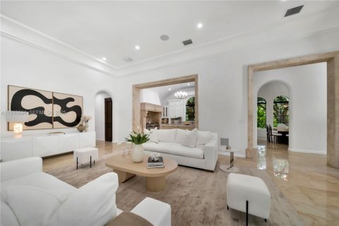 House in Miami, Florida 7 bedrooms, 622.63 sq.m. № 1989327 - photo 29