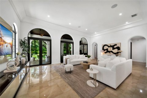 House in Miami, Florida 7 bedrooms, 622.63 sq.m. № 1989327 - photo 24