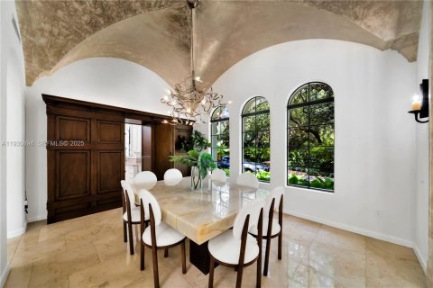 House in Miami, Florida 7 bedrooms, 622.63 sq.m. № 1989327 - photo 21