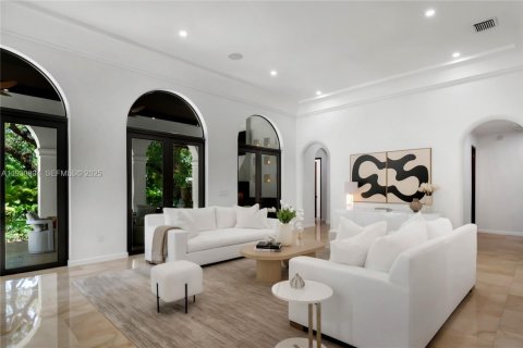 House in Miami, Florida 7 bedrooms, 622.63 sq.m. № 1989327 - photo 26
