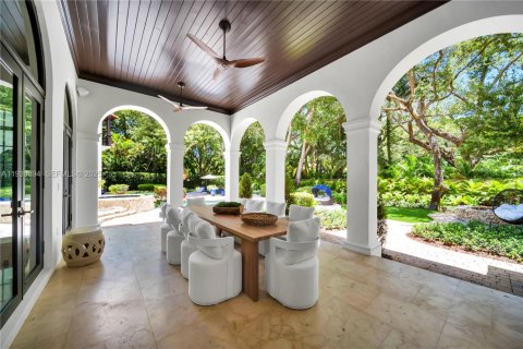 House in Miami, Florida 7 bedrooms, 622.63 sq.m. № 1989327 - photo 13