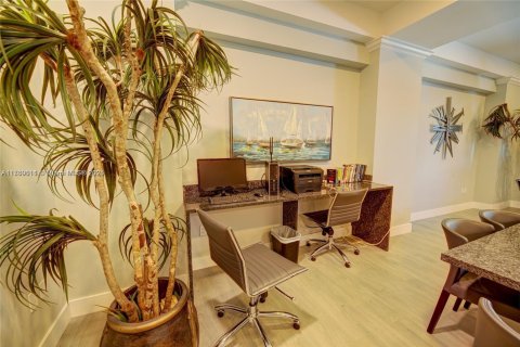 Condo in Hollywood, Florida  № 1961629 - photo 22