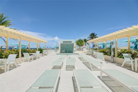 Condo in Hollywood, Florida  № 1961629 - photo 14