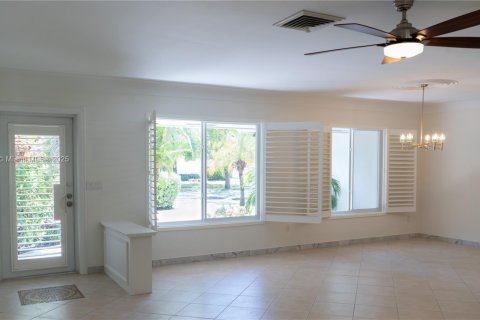 Villa ou maison à louer à Wilton Manors, Floride: 3 chambres, 155.33 m2 № 1895315 - photo 6