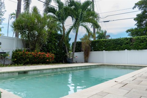 Villa ou maison à louer à Wilton Manors, Floride: 3 chambres, 155.33 m2 № 1895315 - photo 16