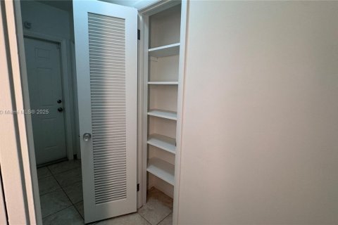 Villa ou maison à louer à Wilton Manors, Floride: 3 chambres, 155.33 m2 № 1895315 - photo 25
