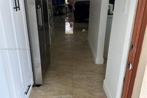 Condo in Sunrise, Florida, 2 bedrooms  № 2064673 - photo 29