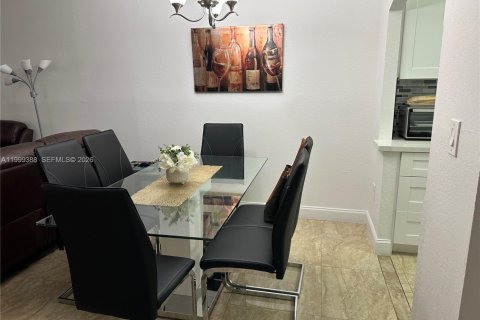 Condo in Sunrise, Florida, 2 bedrooms  № 2064673 - photo 10