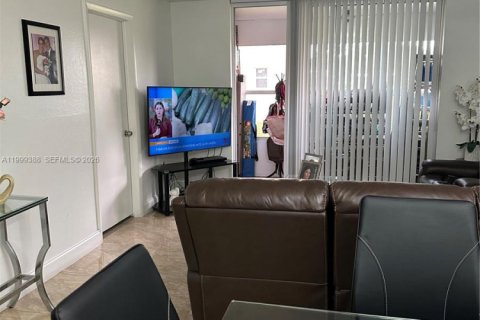 Condo in Sunrise, Florida, 2 bedrooms  № 2064673 - photo 24