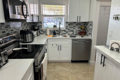 Condo in Sunrise, Florida, 2 bedrooms  № 2064673 - photo 3