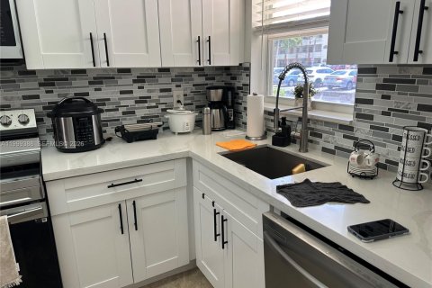 Condo in Sunrise, Florida, 2 bedrooms  № 2064673