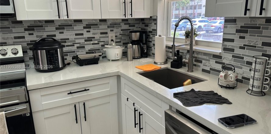 Condo in Sunrise, Florida, 2 bedrooms  № 2064673