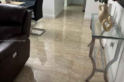 Condo in Sunrise, Florida, 2 bedrooms  № 2064673 - photo 7