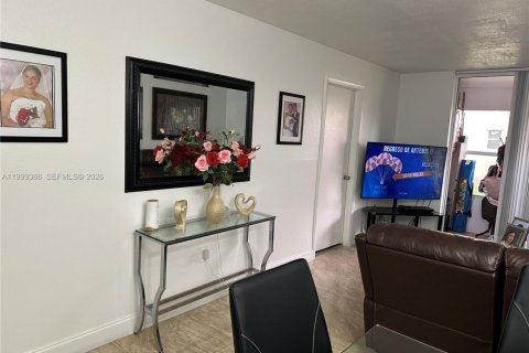 Condo in Sunrise, Florida, 2 bedrooms  № 2064673 - photo 6