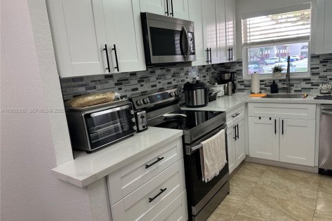 Condo in Sunrise, Florida, 2 bedrooms  № 2064673 - photo 25