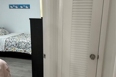 Condo in Sunrise, Florida, 2 bedrooms  № 2064673 - photo 14