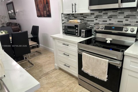 Condo in Sunrise, Florida, 2 bedrooms  № 2064673 - photo 26