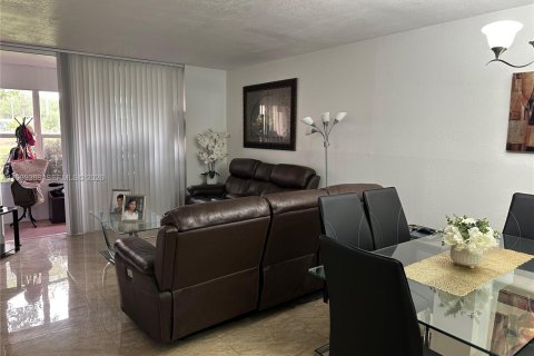 Condo in Sunrise, Florida, 2 bedrooms  № 2064673 - photo 11