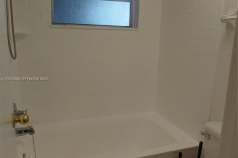 Condominio en venta en Davie, Florida, 1 dormitorio, 87.33 m2 № 2034799 - foto 16