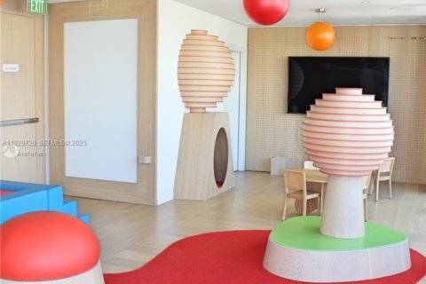 Condominio en alquiler en Miami, Florida, 1 dormitorio, 77.95 m2 № 1988588 - foto 24